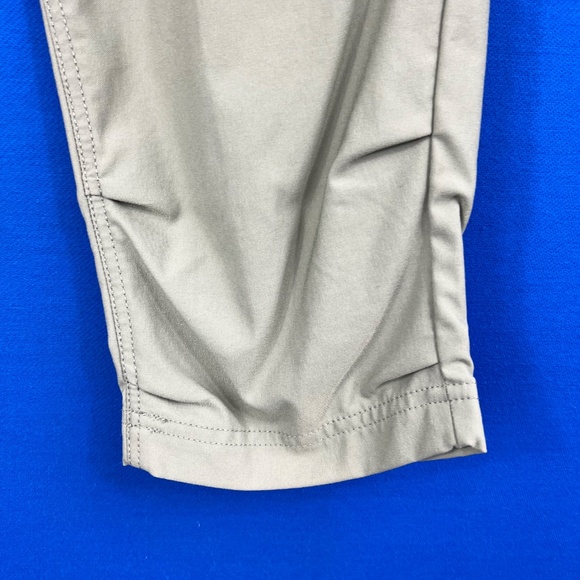 Like New |•PRANA•| Tan Knee Length Articulated Active Pants Size 6 - Picture 4 of 16